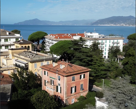 Sestri Levante, elegante villa a pochi passi dal mare